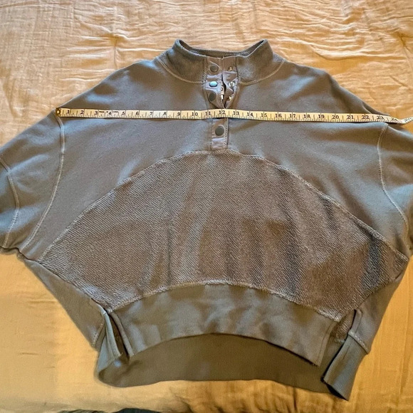 Urban Outfitters BDG Cropped Sweater  - Oversized Small - Like new condition - Picture 6 of 6